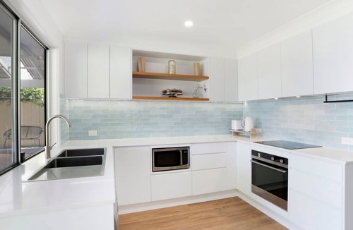 Berkeley Vale Apartment | Splash Stay Family Retreat