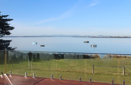 Robertsons Beach Cabin | Spring promotion 8% off for Winter bookings. Contact us for details.
