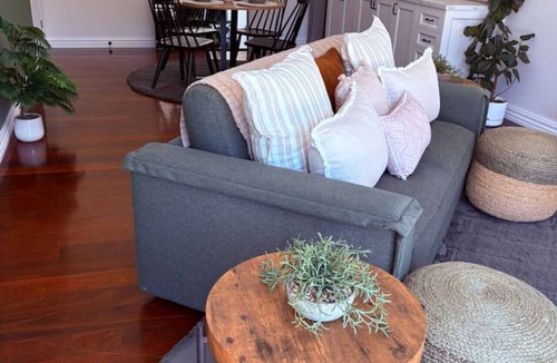 Cobains House | Springfield Lodge - Pet Friendly Executive Residence