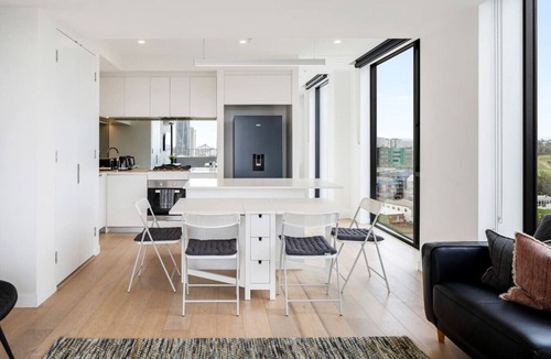Spring Hill Apartment | Springhills close to CBD 2BR/1BA with Parking