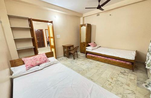 Krishnanagar Hotel | Sri Mayapur Chandrodaya Guest House and Event Holder