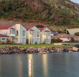 Stanley Hotel | Stanley Village Waterfront Accommodation