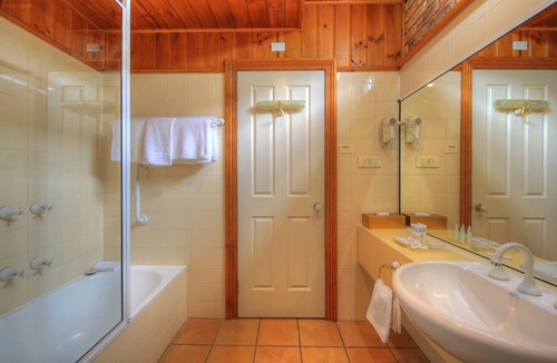 Stanley Hotel | Stanley Village Waterfront Accommodation