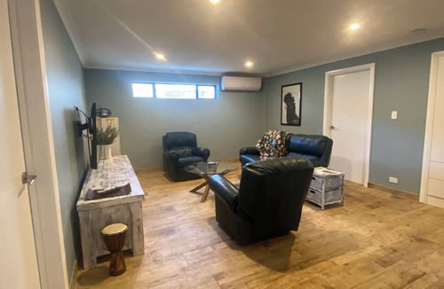 Lancelin House | Starfish Beach Shack - New, Stylish and Spacious