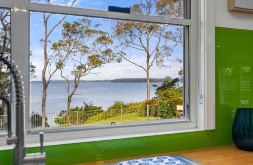 Sanctuary Point House | Stargazer Cottage Waterfront Reserve with Private Studio by Book Jervis Bay