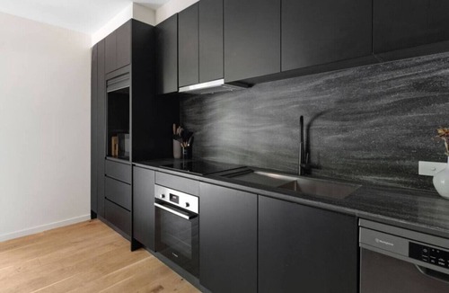 Warburton Apartment | Station Hideaway with Private Spa & Mountain Views