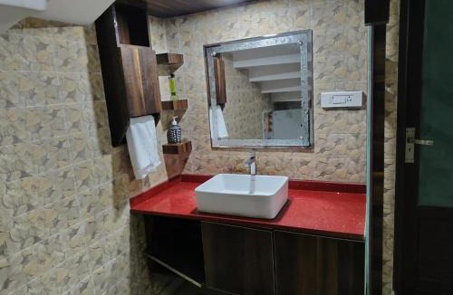 Irinjalakuda House | Stay Easy - Potta, Athirapally Road