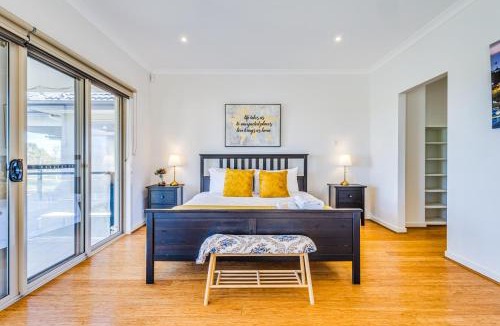 Sanctuary Lakes House | StayAU 3BR Cozy Retreat Point Cook Golf Nearby