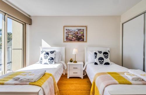 Sanctuary Lakes House | StayAU 3BR Cozy Retreat Point Cook Golf Nearby