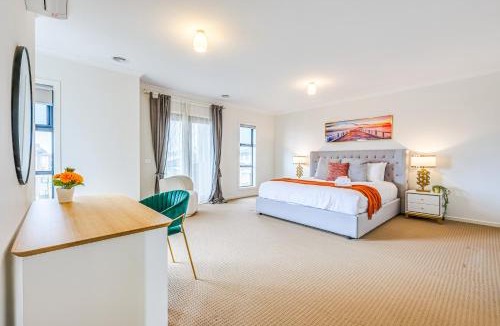 Point Cook House | StayAU 4BR Tranquil Family Escape House Point Cook