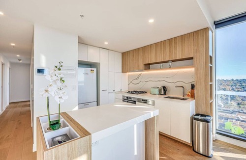 Box Hill Apartment | StayAU Bright Modern Prime Penthouse in Box Hill