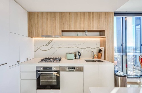 Box Hill Apartment | StayAU Bright Modern Prime Penthouse in Box Hill