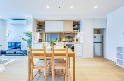 West Melbourne Apartment | StayAU Convenient City Apt in West Melb