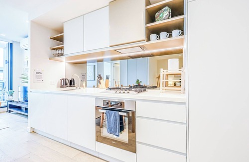 West Melbourne Apartment | StayAU Convenient City Apt in West Melb
