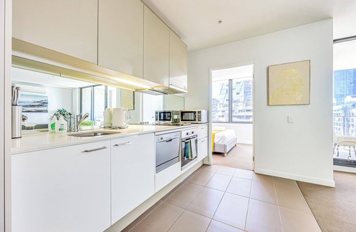 Melbourne Central Business District Apartment | StayAU Leisure 2BR Modern CBD Apt