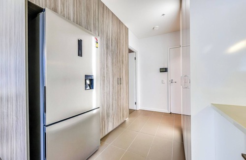 Melbourne Central Business District Apartment | StayAU Leisure 2BR Modern CBD Apt