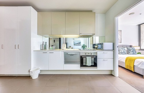 Melbourne Central Business District Apartment | StayAU Leisure 2BR Modern CBD Apt