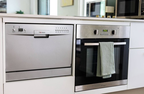 Melbourne Central Business District Apartment | StayAU Leisure 2BR Modern CBD Apt