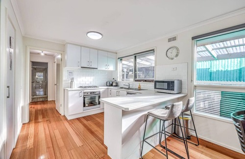 Cranbourne House | StayAU Newly Comforts 3BRM Pet Friendly Cranbourne