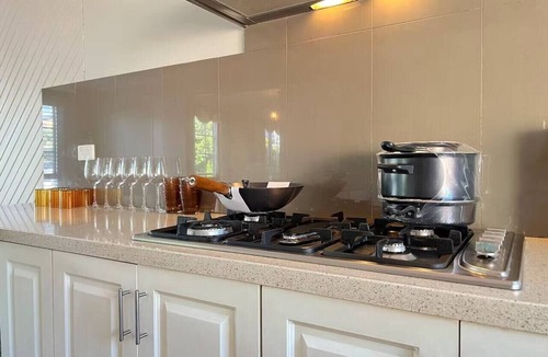 Templestowe House | StayAU Prestigious Quiet Court Home w/Pool