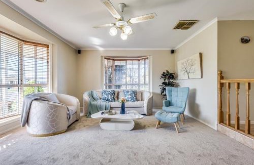 Seabrook House | StayAU Tranquil 4BR Lakeside Retreat in Seabrook