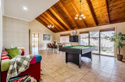 Seabrook House | StayAU Tranquil 4BR Lakeside Retreat in Seabrook
