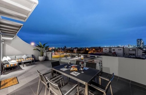 Moonee Ponds Apartment | StayCentral - Moonee Ponds Penthouse - Mount Alexander Rd, Moonee Ponds - 3 Bedrooms, 4 Beds, 2 Bathrooms, 2 secure undercover parking spot.