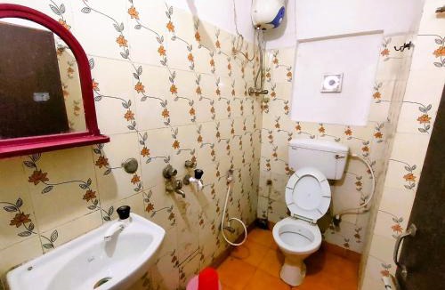Tarapith Hotel | STAYMAKER Chakra Nayan Tara Sonu Inn