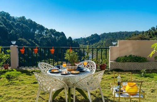 Sidhpur Villa | StayVista at Creek Edge Home - Pet Friendly Villa with Mountain Views, Lawn, Near Water Stream