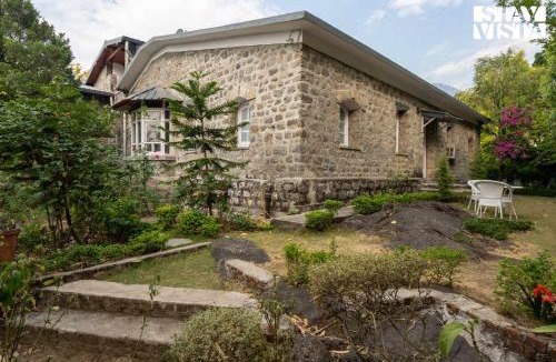 Nainital Villa | StayVista at House of Hive - Garden, BBQ and Heater