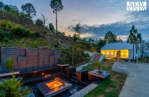Jakh Villa | StayVista at Luna Nova with Outdoor Pool - Ranikhet
