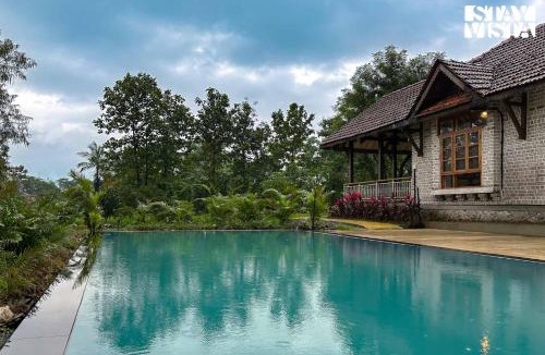 Sangavi Villa | StayVista at Orchard by the River with Bonfire, BBQ