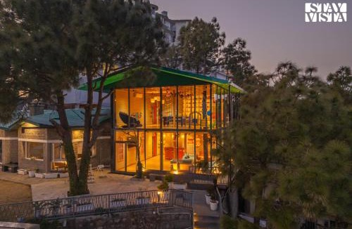Barog Apartment | StayVista at Serene with Outdoor Bonfire
