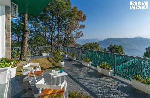 Barog Apartment | StayVista at Serene with Outdoor Bonfire