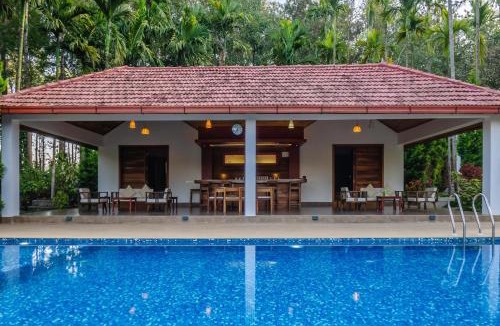 Madapura Villa | StayVista at Tall Silver with Infinity Pool & Breakast