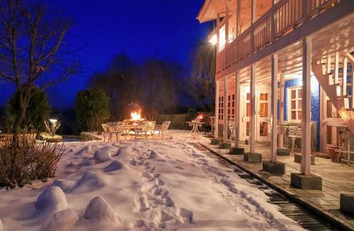Chharabra Villa | StayVista at Violet Hill with Bonfire, Gazebo & Hill View