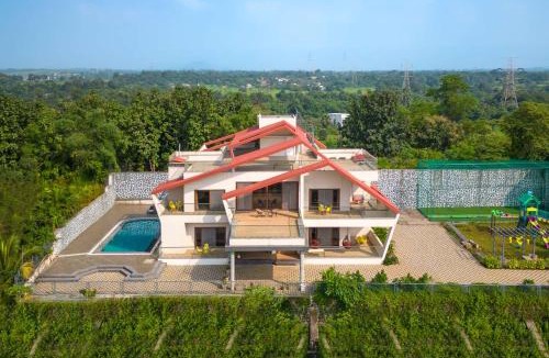 Neral Villa | StayVista's Amorist Villa - Amidst Greenery with Terrace, Kids Zone, Snooker Table, Turf