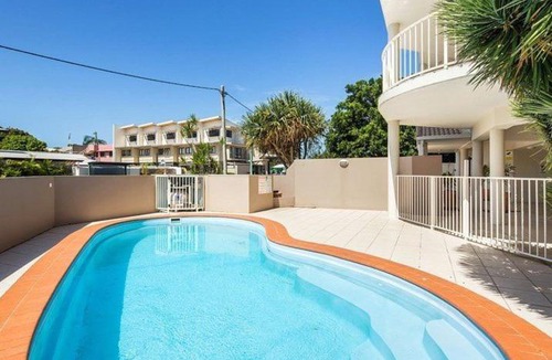 Mudjimba Apartment | Steps From The Beach 3br Apt FREE Wifi,Pool,Parking,Smart TV