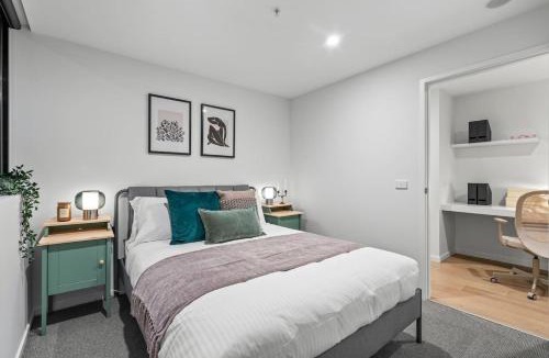 Abbotsford Apartment | Steps to the River, Minutes to the City