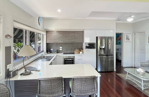 North Haven House | Stingray Lodge - riverfront holiday home