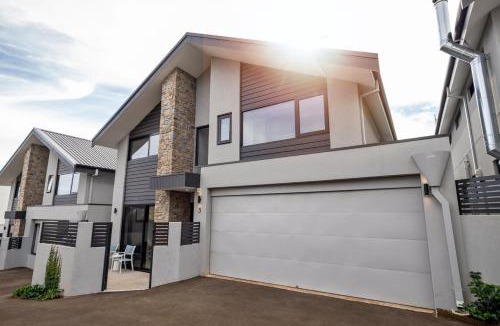 Margaret River House | Stone River Villa 3 - Relaxed Stay - Heated Pool
