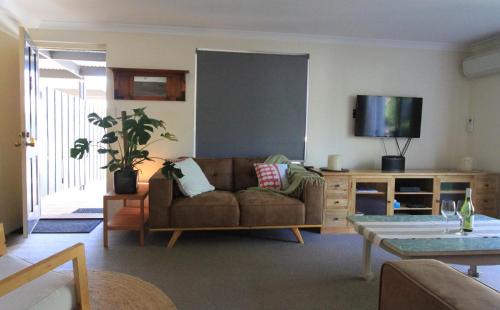 Margaret River House | Stones Throw - Walk To Trails - Centre Of Town