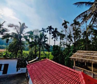 Madikeri House | Streaming valley coffee estate stay