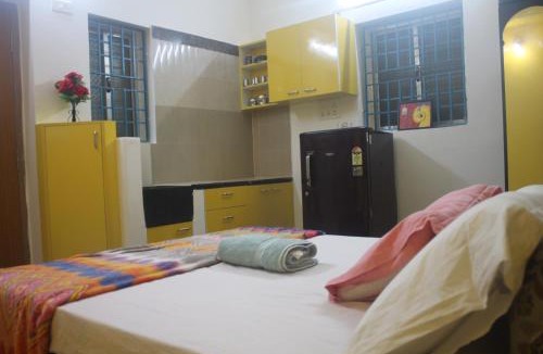 Chennai Apartment | Studio Apartment with private entrance, behind DLF and near L&T, RMZ IT park and close to SRMC & MIOT Hospital