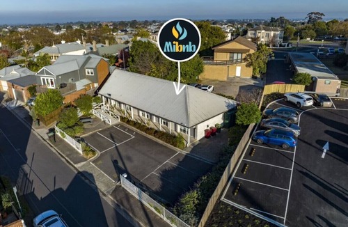 Geelong Apartment | Studio Apt, Prime Position, CBD, Mibnb