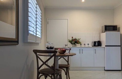 Beechworth Apartment | Studio at Beechworth next to the forest. Pet friendly but please let us know. .