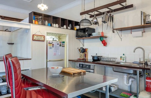 Ashgrove Apartment | Studio in Ashgrove W/Bedroom Loft