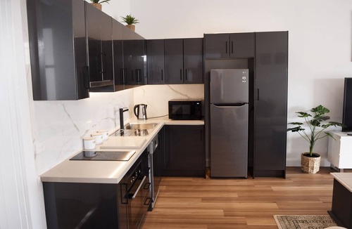 Hamlyn Heights House | Studio One Art Deco Escape - 5mins to Geelong CBD
