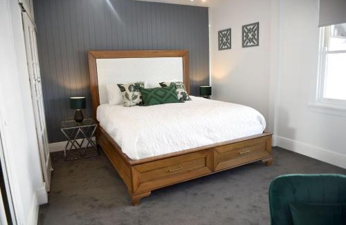 Hamlyn Heights House | Studio One Art Deco Escape - 5mins to Geelong CBD