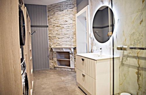 Hamlyn Heights House | Studio One Art Deco Escape - 5mins to Geelong CBD